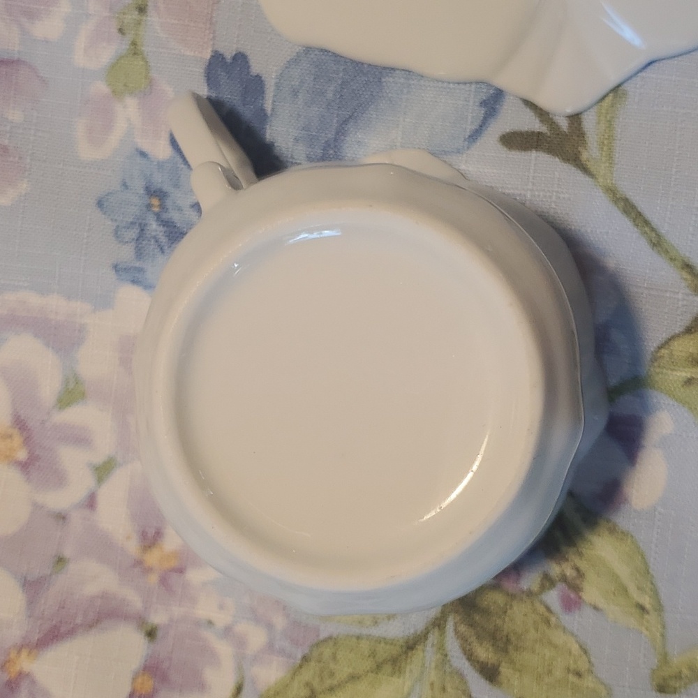 Porcelain TULIP Teacup and saucer VINTAGE white Tea Coffee - Picture 4 of 5